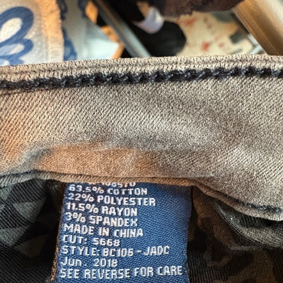 Tractr Blu Gray Jeans with Black Accents - Picture 4 of 5